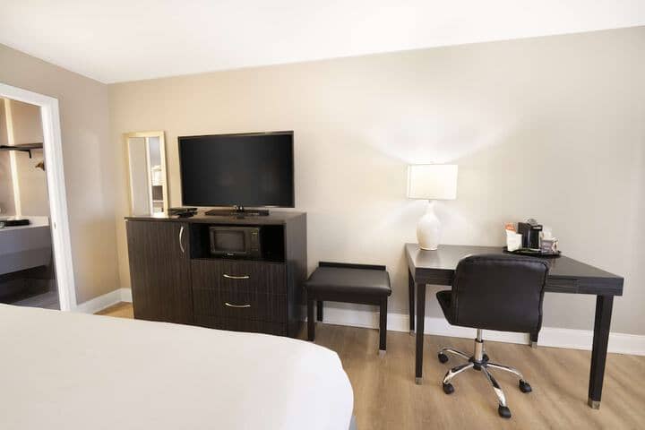 Room 13 of 38