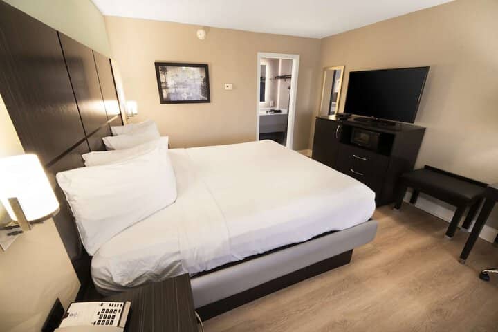 Room 9 of 38